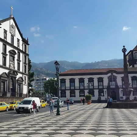 Edificio Charles 202 * 푼샬