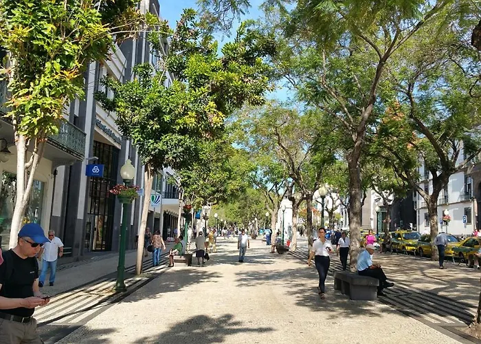 Edificio Charles 202 *