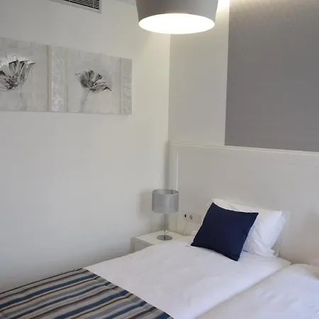 Quarto em Acomodações Particulares Edificio Charles 202 Funchal (Madeira)